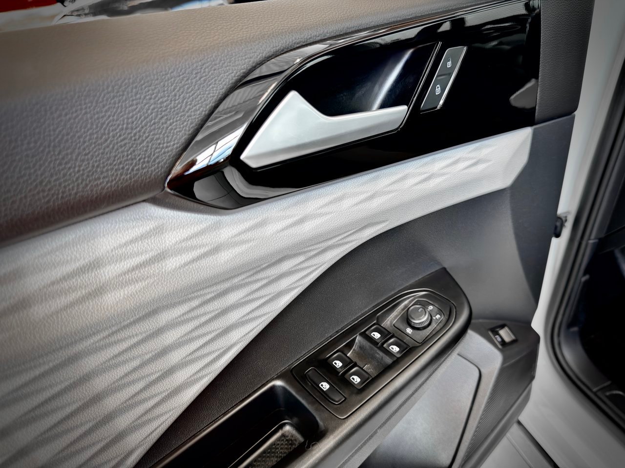 2024 Volkswagen Taos White Notre-Dame-des-Prairies - photo #31