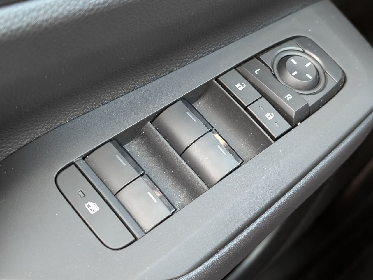 2024 Toyota Prius Prime JTDACACU4R3029870 Cutting Edge Silver Sherbrooke - photo #17