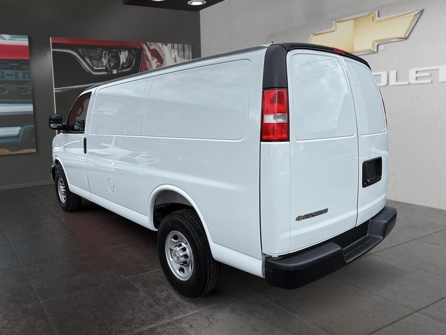 2026 Chevrolet Express Cargo Van 2026 SUMMIT WHITE