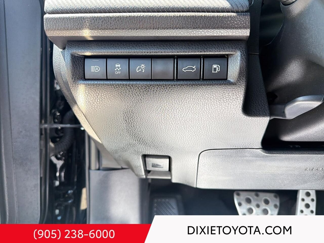 2026 Toyota Camry HYBRID SE UPGRADE AWD / CLEAN CARFAX / HEATED SEATS / MOONROOF / ALLOY WHEELS / CARPLAY AND ANDROID AUTO Black Mississauga - photo #12