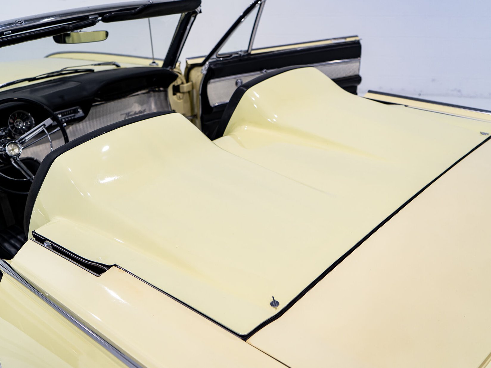 Ford Thunderbird Beautifully Presented From Older Restoration with original bill of sale 1962 Jaune Montréal - photo #68