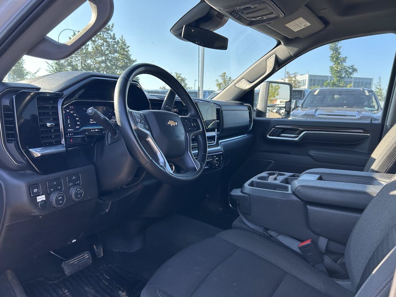 2025 Chevrolet Silverado 2500HD 4WD Crew Cab 159 LT White Sherwood Park - photo #6