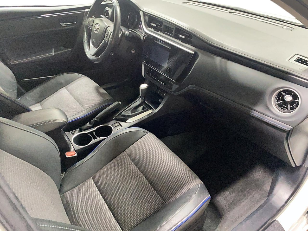 Toyota Corolla NIV 2T1BURHE3JC022129 2018 Blanc Chicoutimi - photo #21