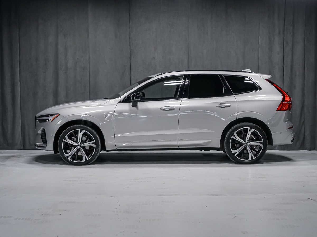 Volvo XC60 Ultimate Dark Theme 2023 Montréal - photo #2