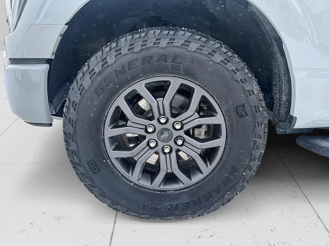 Ford F-150 2023 Blanc Rouyn-Noranda - photo #6