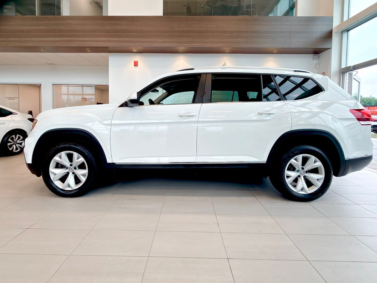 2018 Volkswagen Atlas White Notre-Dame-des-Prairies - photo #7