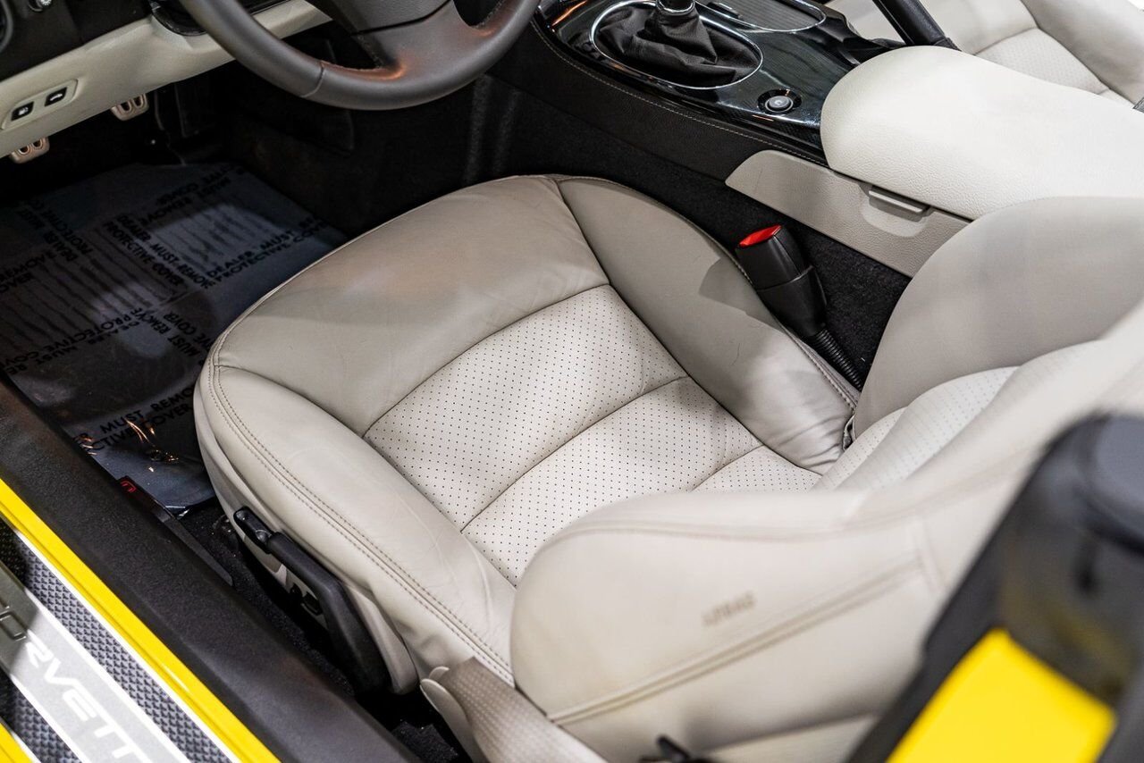 2008 Chevrolet Corvette PRIX EN USD | With Only 900km (563mi) From New With Window Sticker Yellow Montreal - photo #58