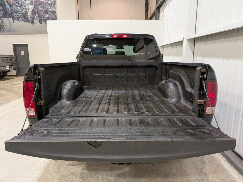 Ram 1500 Express 4x4 Quad Cab 6'4" Box *Ltd Avail* 2018 Noir Val-David - photo #8