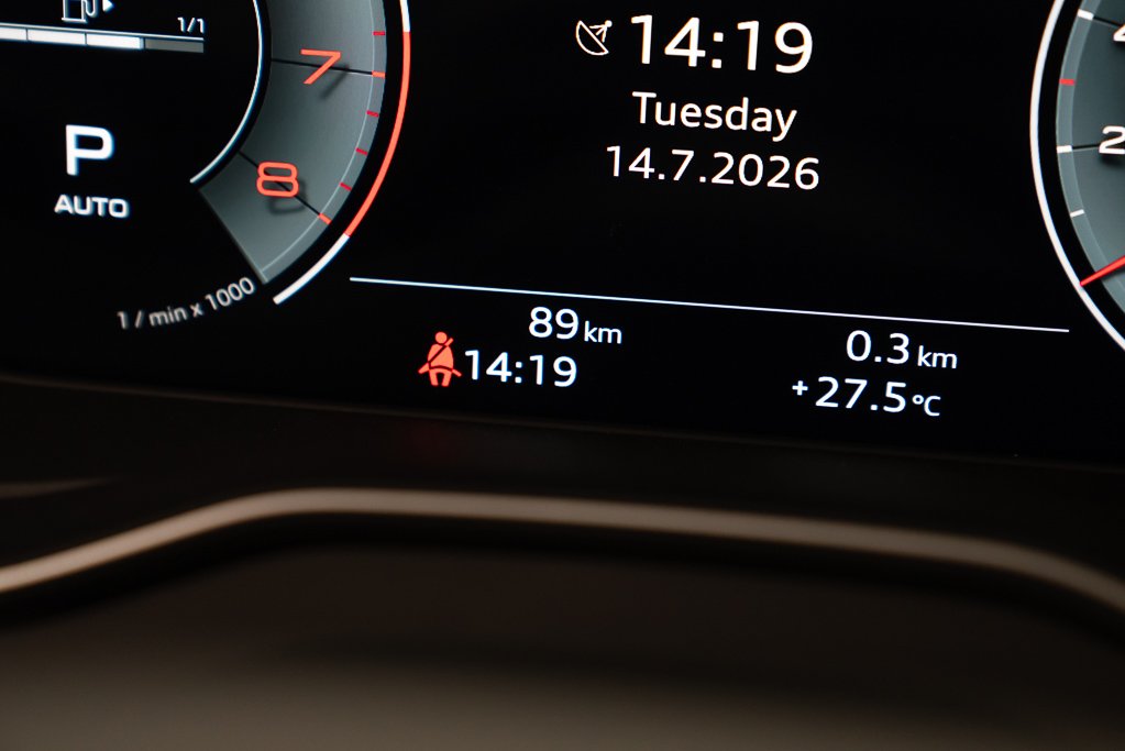 Audi Q5 Technik 45 TFSI quattro / Very LOW KM 2023 Bleu Kirkland - photo #9