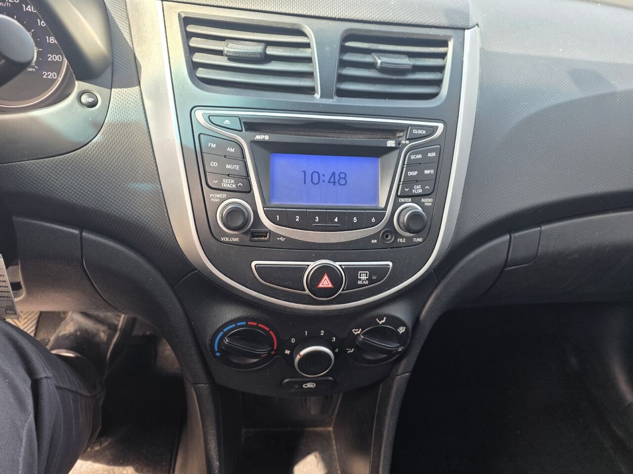 2013 Hyundai Accent Black  - photo #13