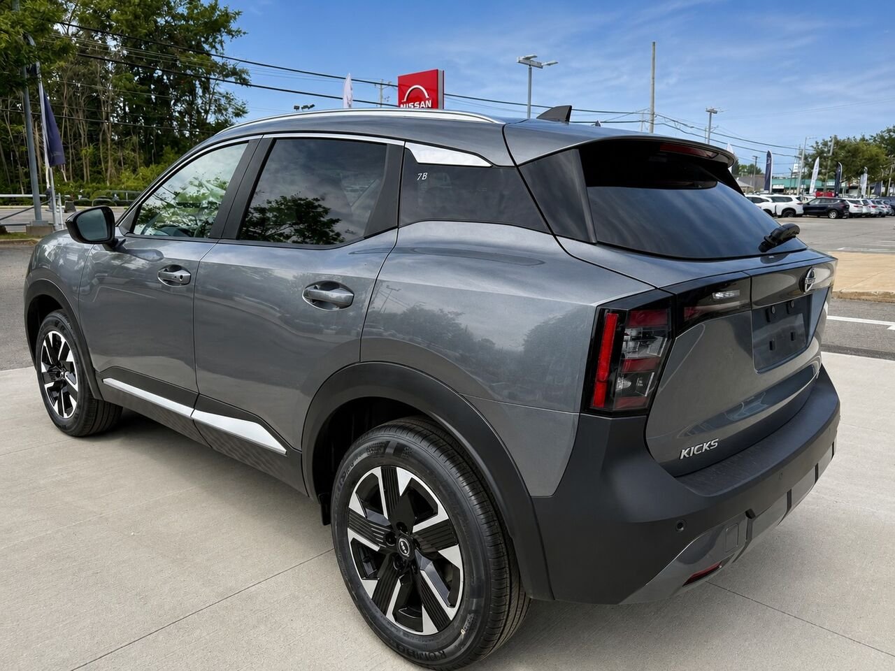NISSAN Kicks KICKS SV PRIVILEGE AWD 2026 Gris poudre métallisé Châteauguay - photo #3