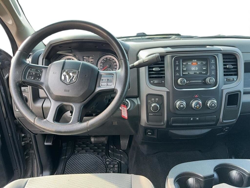 Ram 1500 NIV 3C6RR7KT0HG649048 2017 Gris Chicoutimi - photo #10