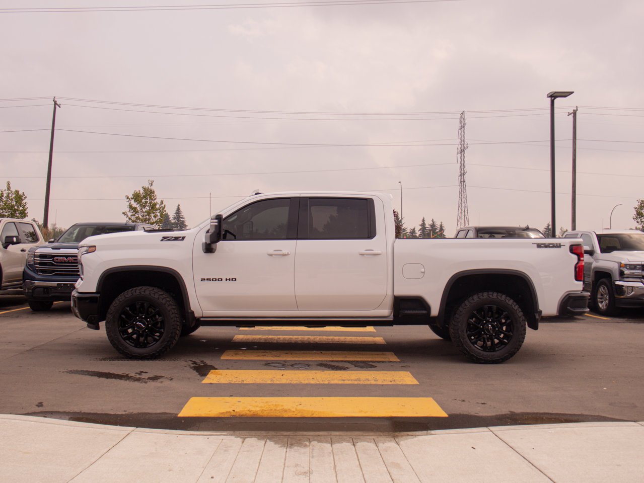 2025 Chevrolet Silverado 2500HD 4WD Crew Cab 159 LTZ White Sherwood Park - photo #6