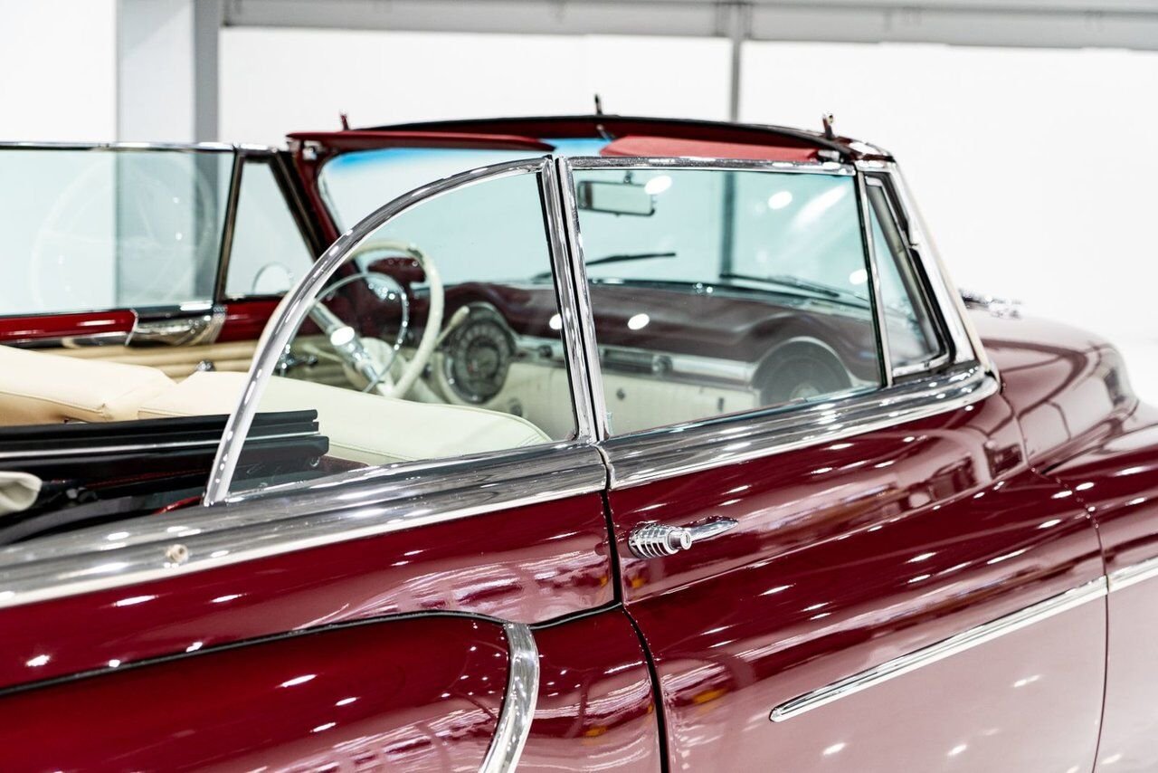 1953 Oldsmobile 98 PRIX EN USD | Convertible Beautifully Presented from complete Restoration Red Montreal - photo #50