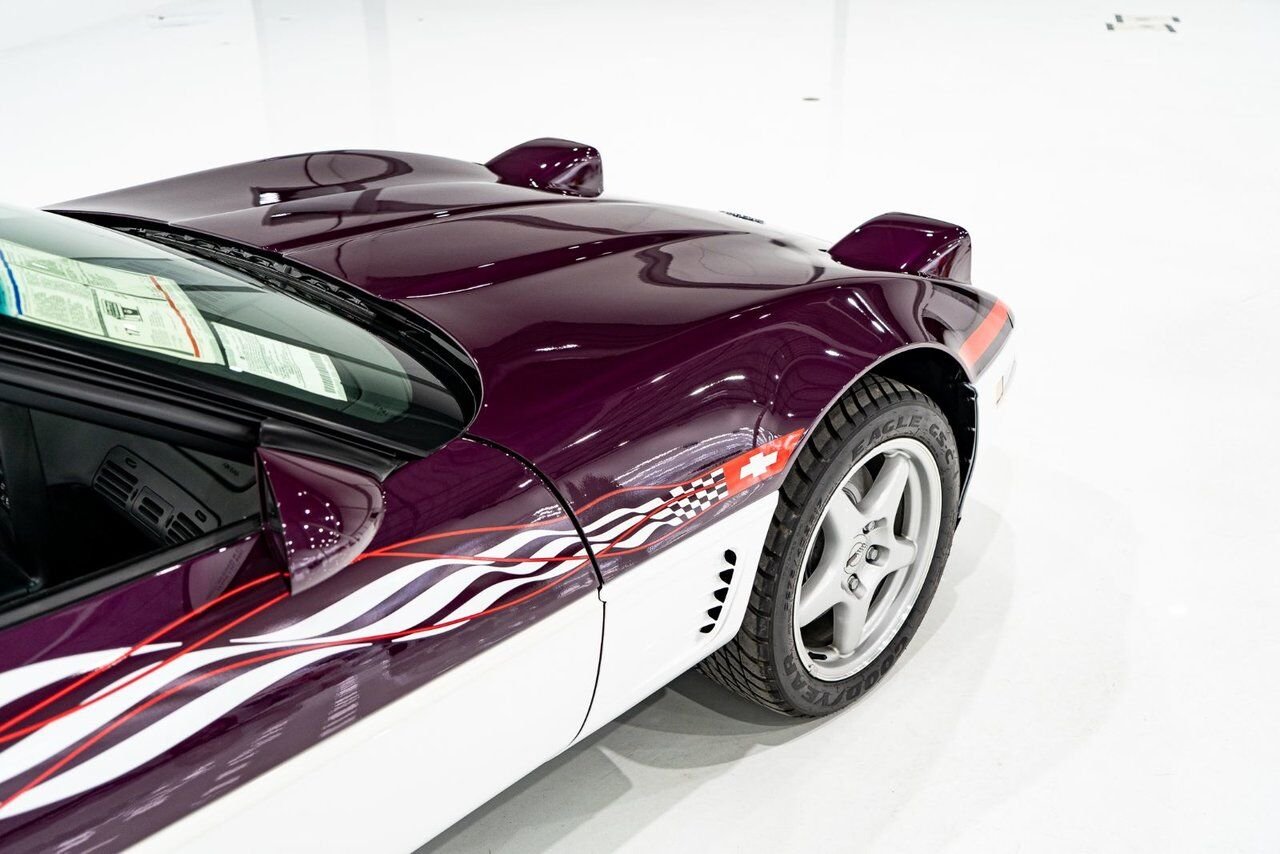 Chevrolet Corvette *PRIX EN USD* RPO Z4Z PACE CAR PRESENTED IN DELIVERY PACKAGING WITH ONLY 192MILES (307KM) FROM NEW 1995 Blanc Montréal - photo #63