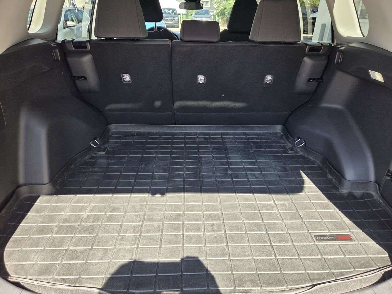 2023 Toyota RAV4 White Mont-Laurier - photo #6