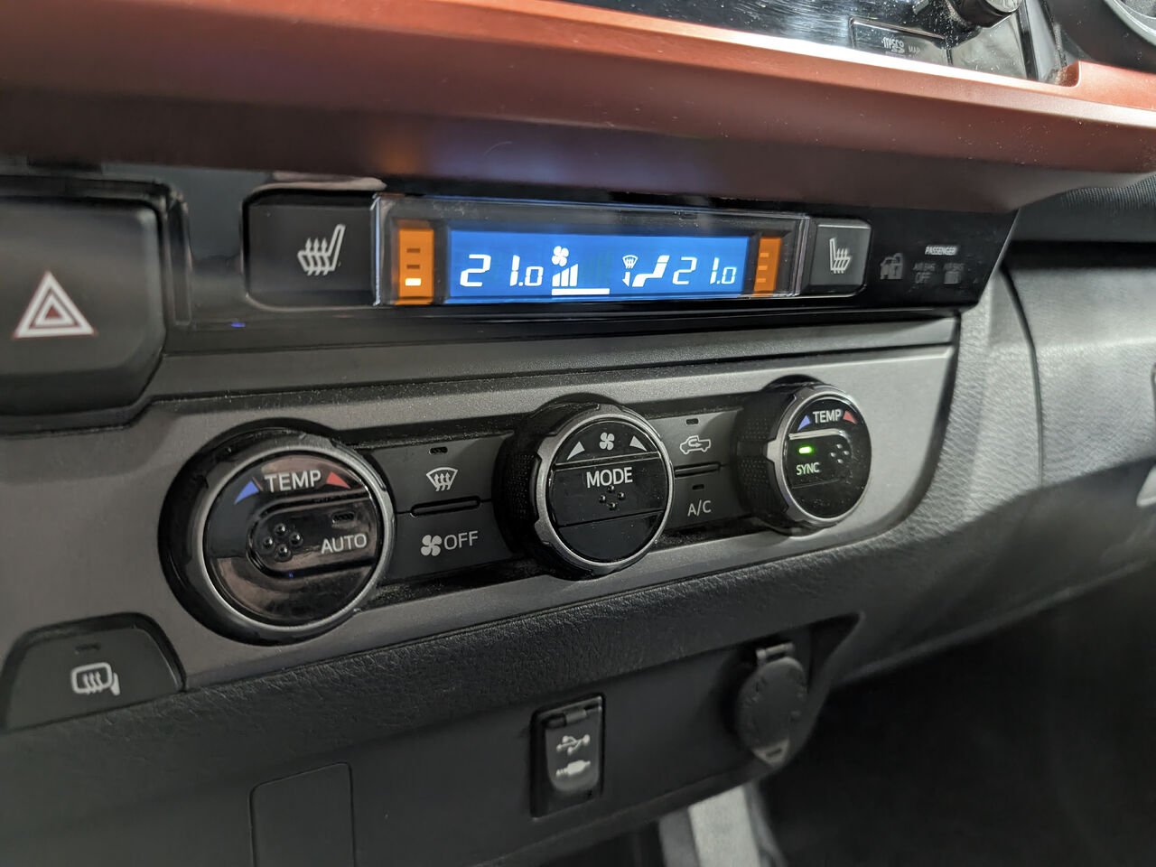 Toyota Tacoma TRD SPORT/SIÈGES CHAUFFANTS/VOLANT CHAUFFANT/AC BIZONE/CAMÉRA DE RECUL/ 2017 Orange Sherbrooke - photo #19