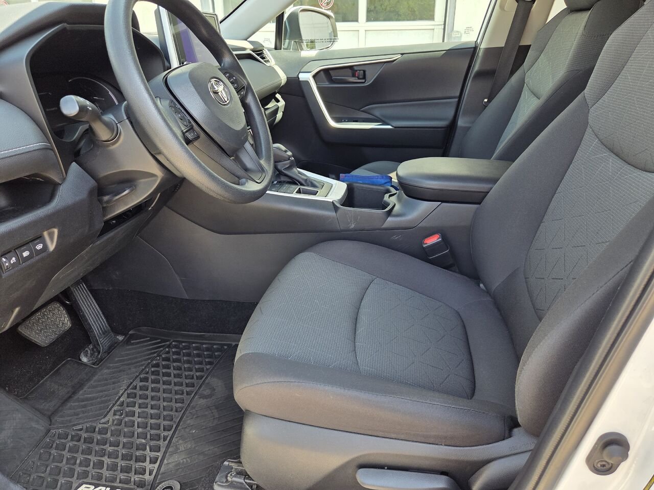 2023 Toyota RAV4 White Mont-Laurier - photo #10