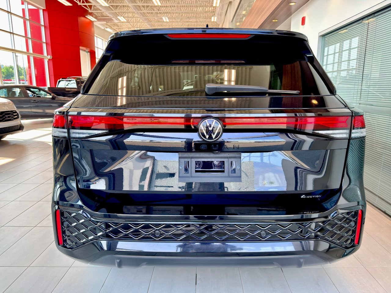 2026 Volkswagen Tiguan Black Notre-Dame-des-Prairies - photo #10