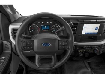 Ford Super Duty F-350 à roues arrière jumelées XL