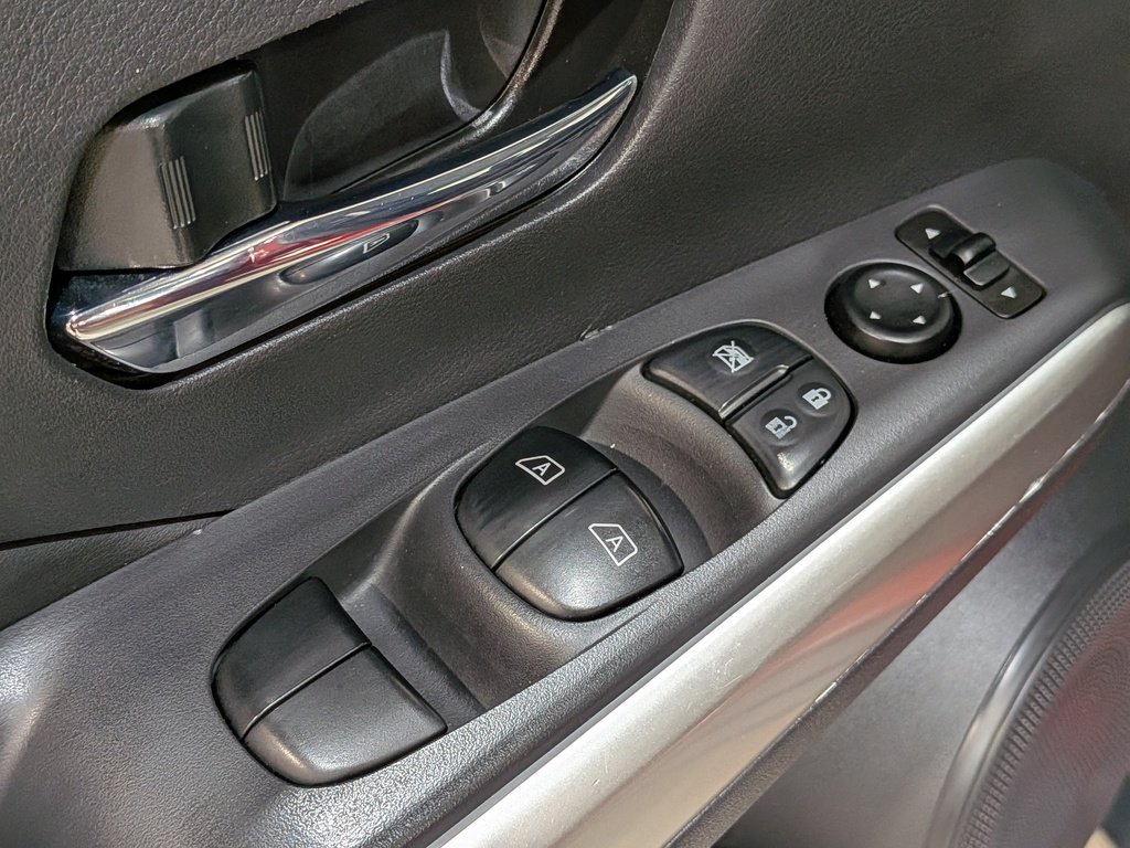 2020 Nissan Kicks SR FWD Red Val-David - photo #32
