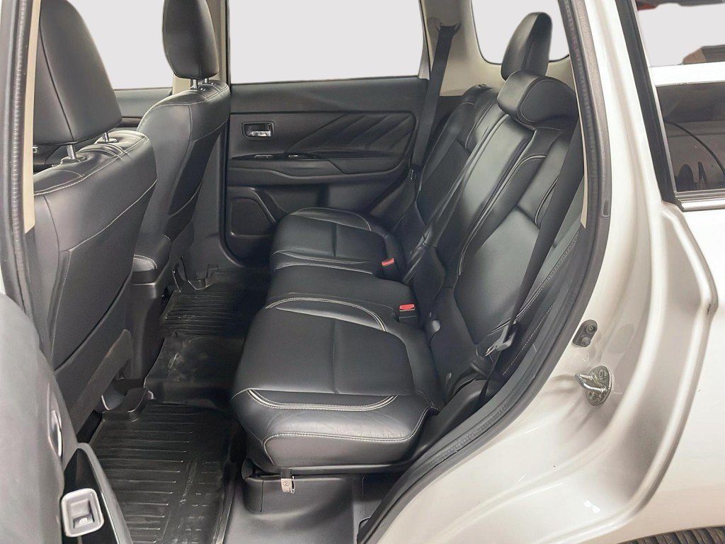 2018 Mitsubishi Outlander Plug-In Hybrid White Amos - photo #19