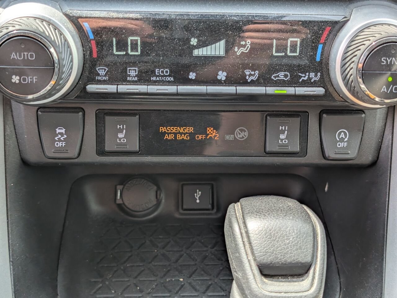 Toyota RAV4 XLE/FWD/SIÈGES CHAUFFANTS/VOLANT CHAUFFANT/BLUETOOTH/AC BIZONE/TOIT OUVRANT 2021 Bleu Sherbrooke - photo #14