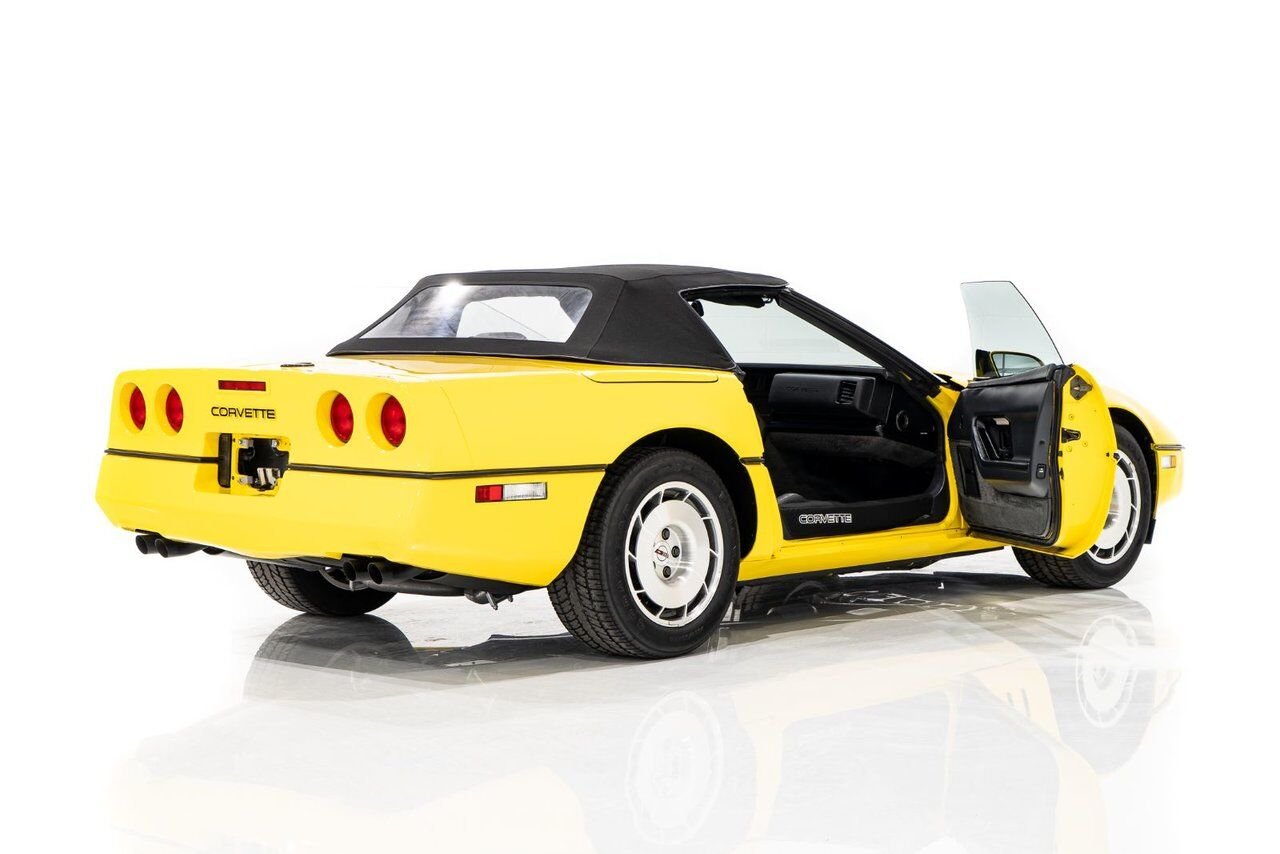 Chevrolet Corvette Pace Car livery with only 17,380km (10,800miles) 1986 Jaune Montréal - photo #34