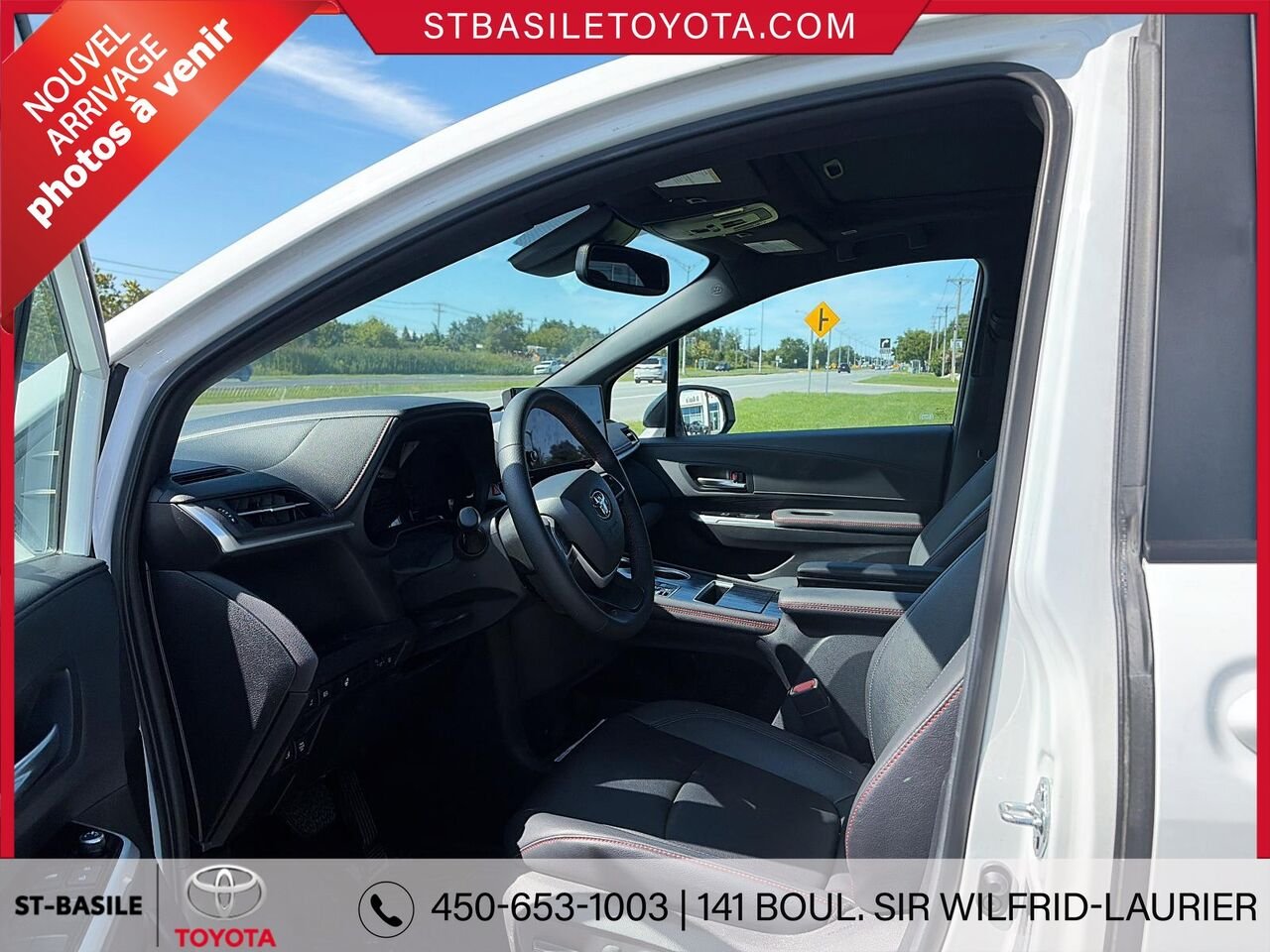 TOYOTA SIENNA 2025 Blanc Saint-Basile-le-Grand - photo #5