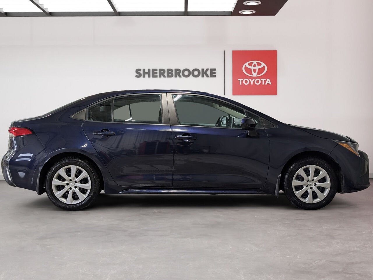 Toyota Corolla LE/SIÈGES CHAUFFANTS/CAMÉRA DE RECUL/BLUETOOTH/AC/ 2022 Bleu heliographique Sherbrooke - photo #4
