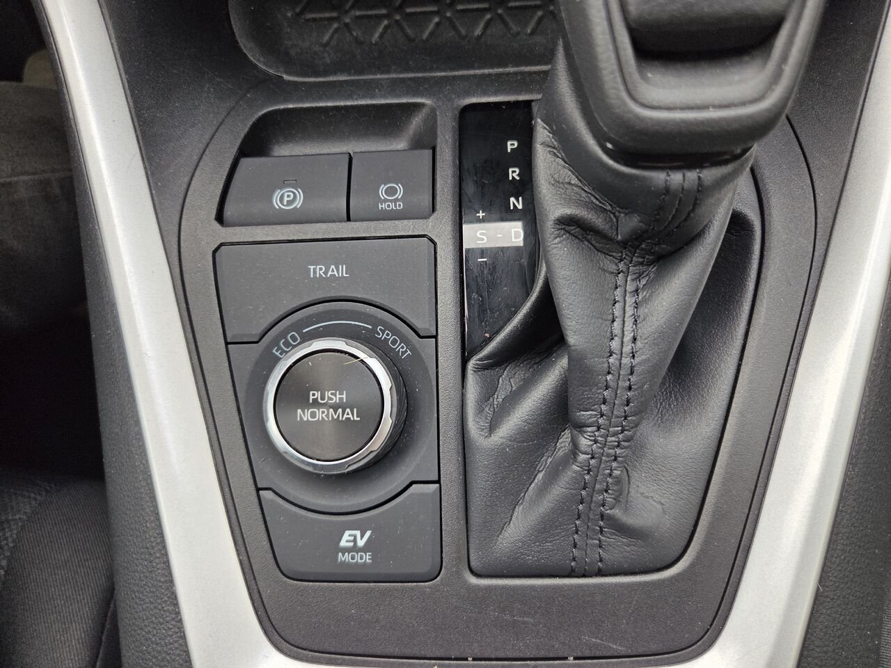 2022 Toyota RAV4 White Mont-Laurier - photo #15