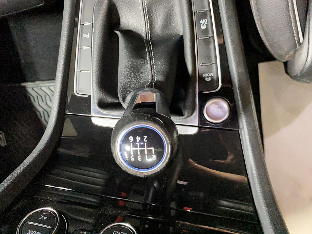 2018 Volkswagen Golf R VIN WVWWF7AU2JW098059 Baie-Comeau - photo #16