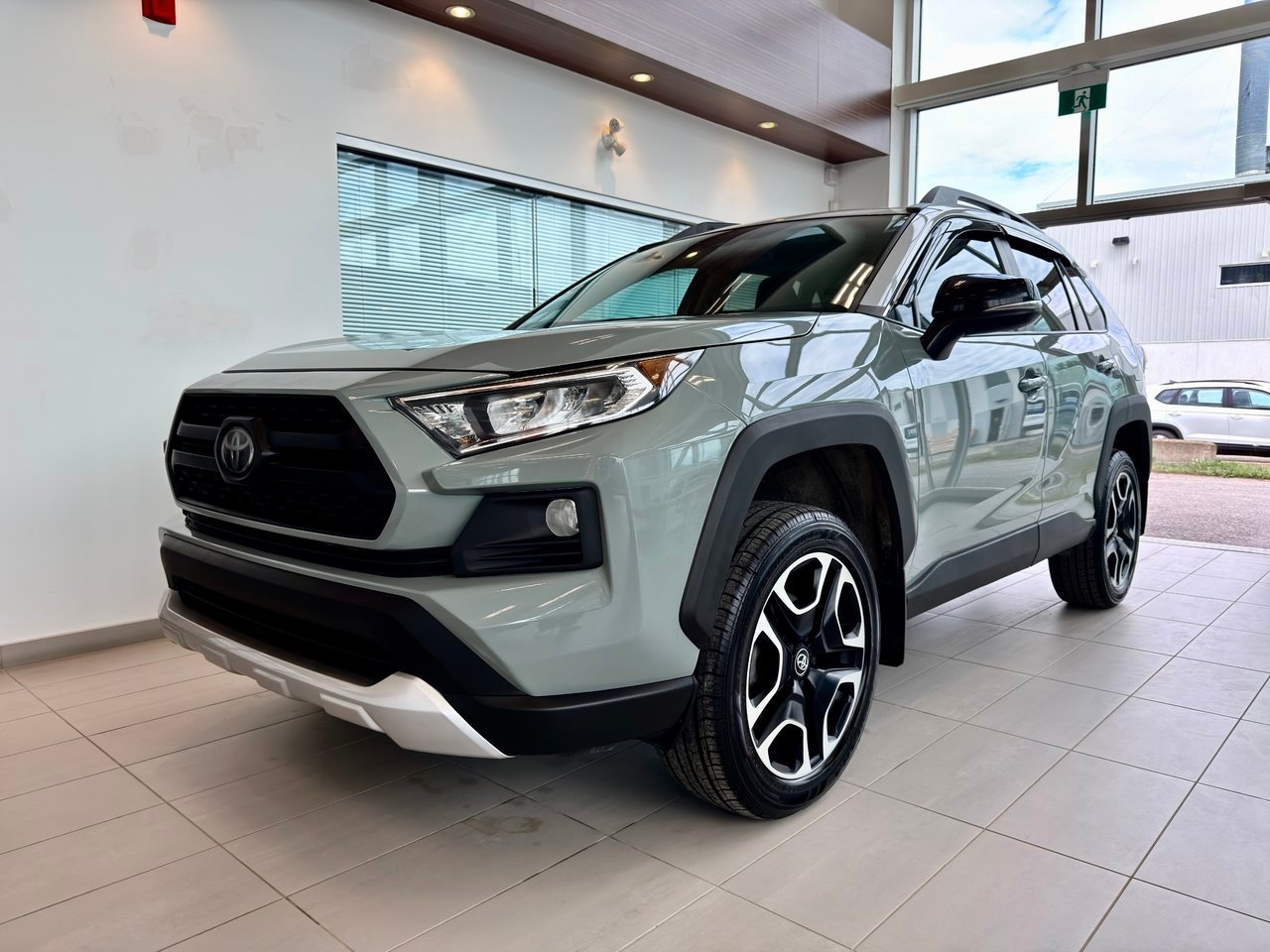 2020 Toyota RAV4 gray Notre-Dame-des-Prairies - photo #3