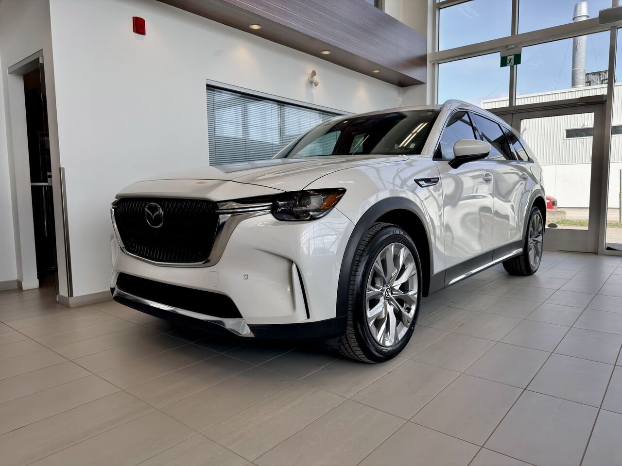 2024 Mazda CX-90 hybride léger White Notre-Dame-des-Prairies - photo #3