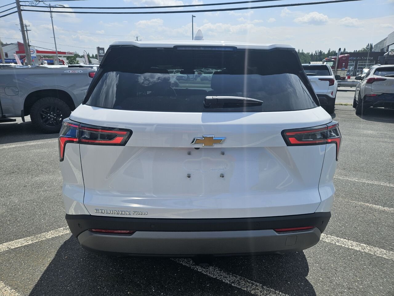 2027 Chevrolet Equinox LT 4 portes à transmission intégrale avec 2LT Summit White Thetford Mines - photo #4
