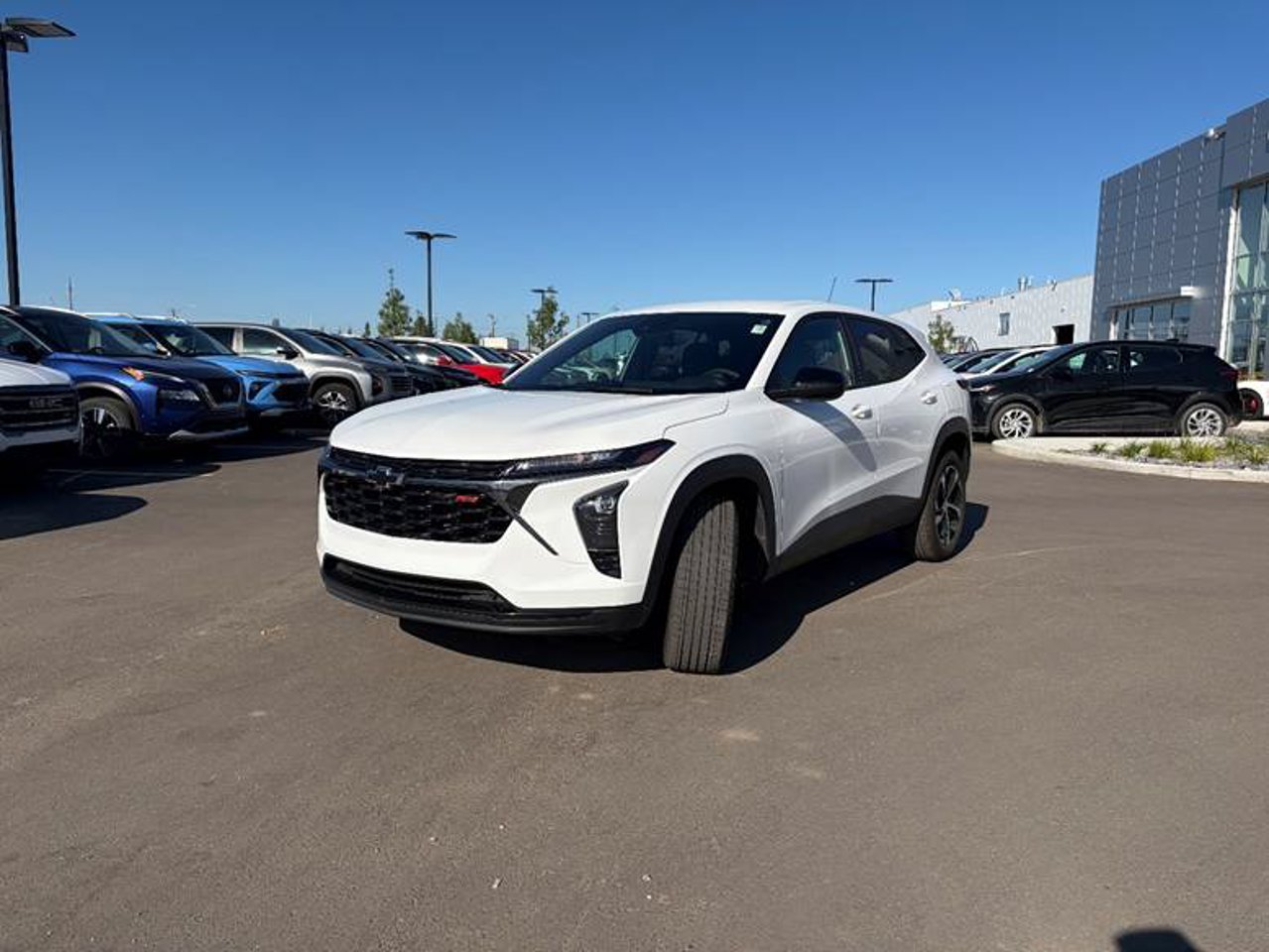 2025 Chevrolet Trax FWD 4dr 1RS White Sherwood Park - photo #2