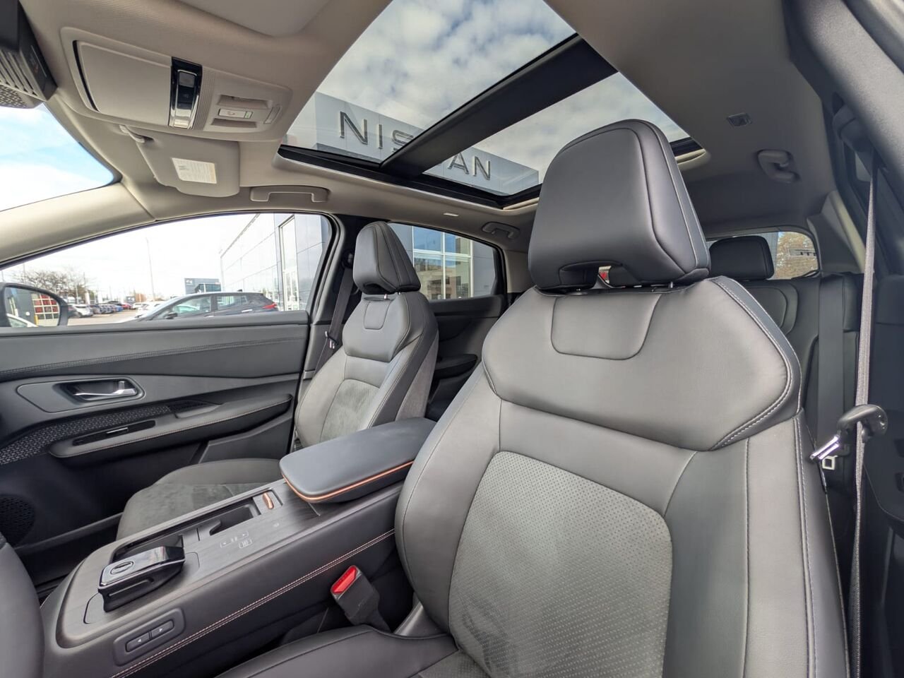 2026 NISSAN ARIYA ARIYA SL E-4ORCE Everest White Pearl Tricoat/Black Diamond Pearl Châteauguay - photo #15