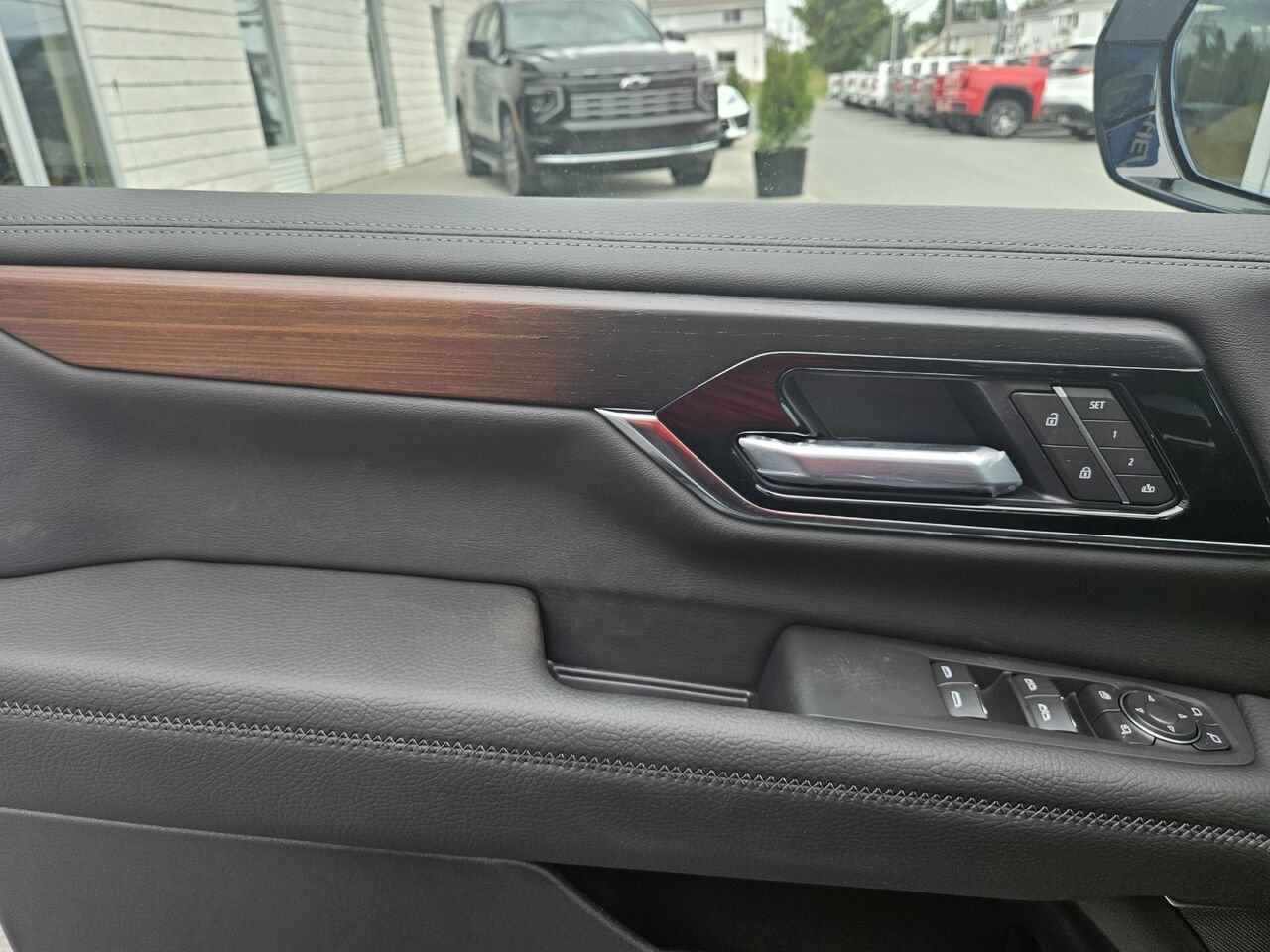 GMC Yukon 4 RM 4 portes Denali 2026 Blanc glacier 3 couches Thetford Mines - photo #13