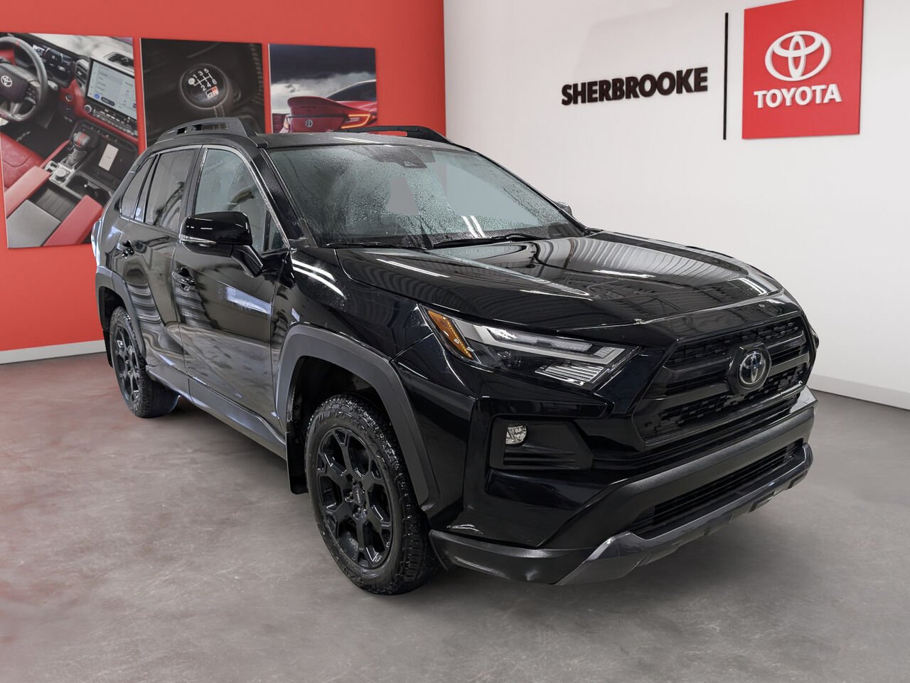 Toyota RAV4 Trail OFFROAD/SIÈGES CHAUFFANTS/TOIT OUVRANT/VOLANT CHAUFFANT/AC BIZONE 2022 Noir minuit métallisé Sherbrooke - photo #2
