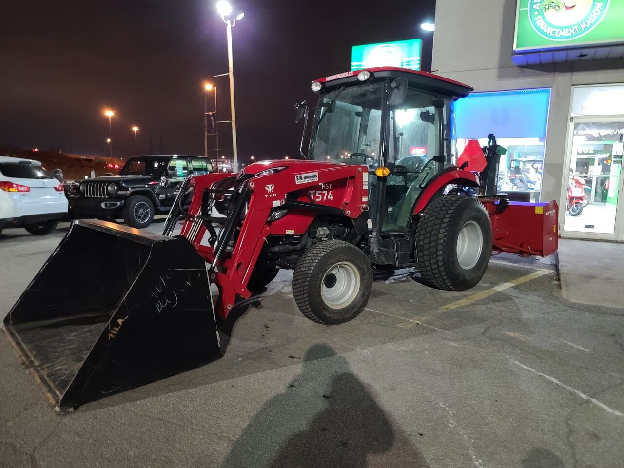 TYM T574H 2023 Rouge Longueuil, - photo #9