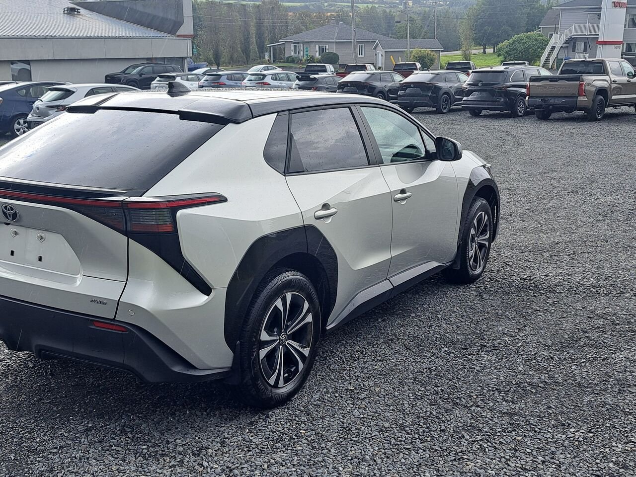2023 Toyota bZ4X XLE TI Elemental Silver with Black Roof Lac-Etchemin - photo #4
