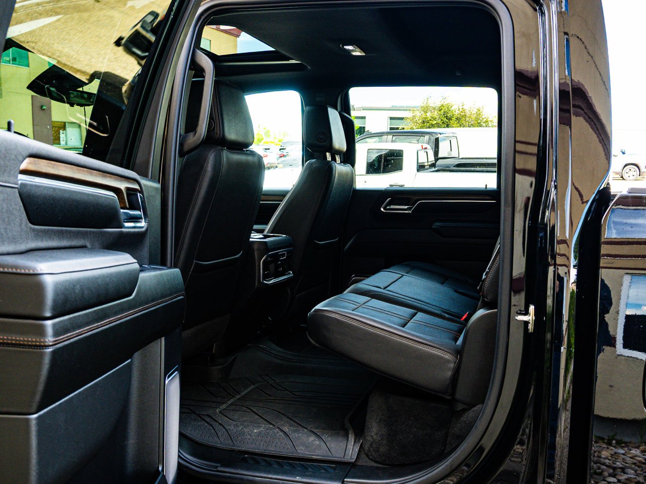 2024 Chevrolet Silverado 3500HD 4WD Crew Cab 159 High Country Black Sherwood Park - photo #16