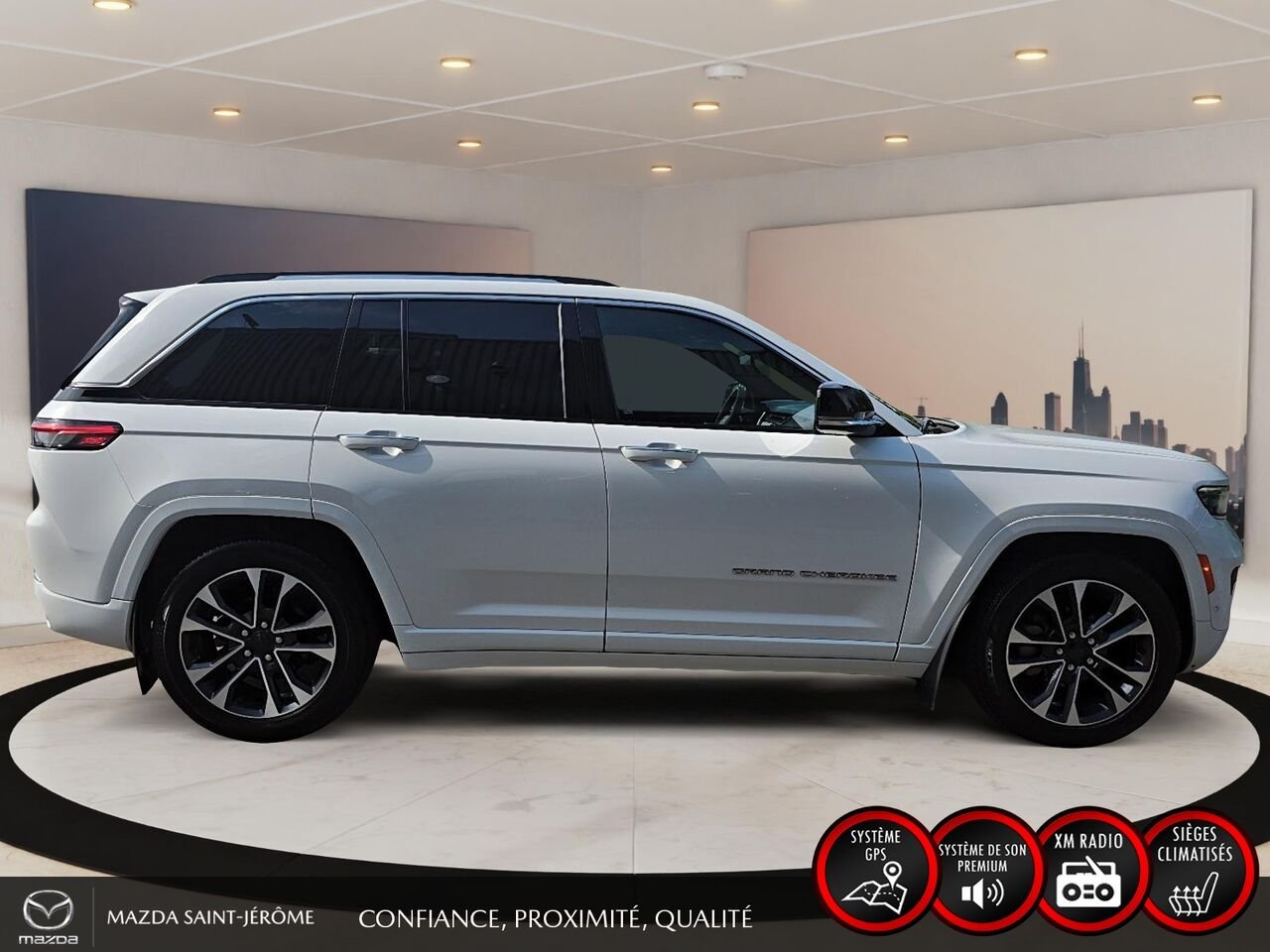 Jeep Grand Cherokee Overland | TOIT PANORAMIQUE | CUIR | 4X4 | 2023 Blanc Saint-Jérôme - photo #4