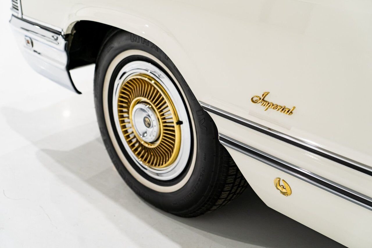 Chrysler IMPERIAL Unrestored with only 31,056 original miles **PRICE IN USD** 1968 Blanc Montréal - photo #31