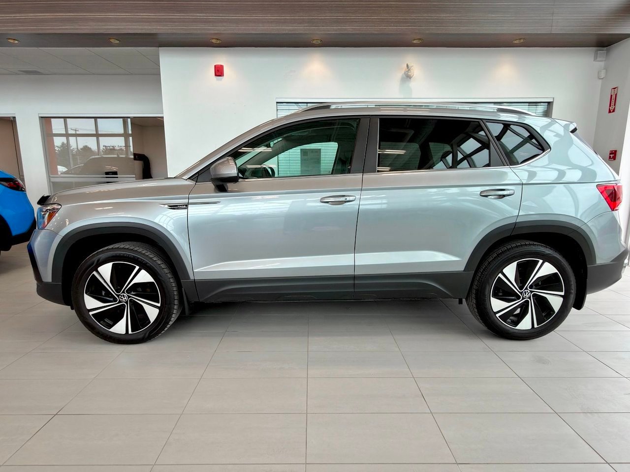 2023 Volkswagen Taos Silver Notre-Dame-des-Prairies - photo #6