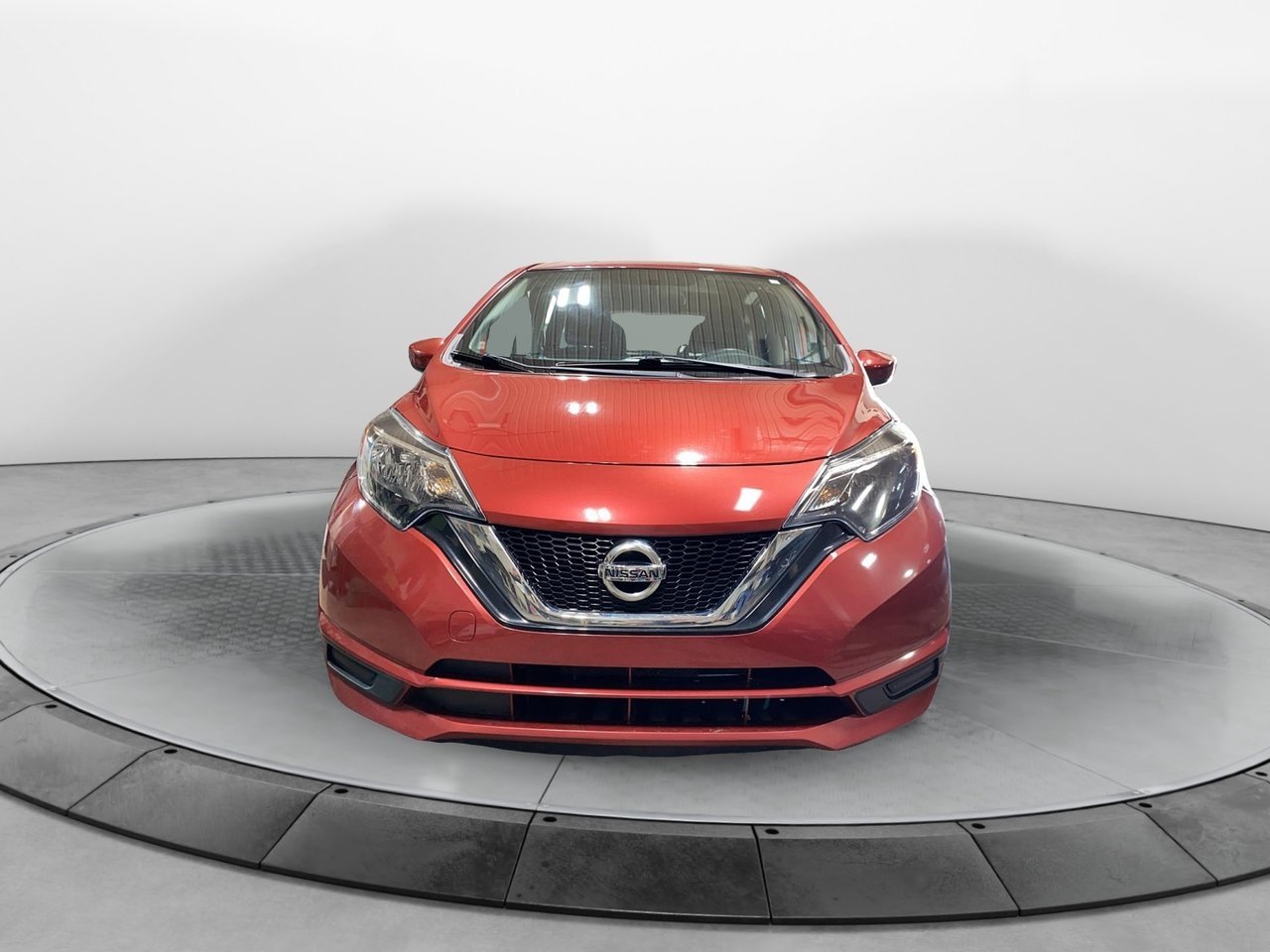 Nissan Versa Note NIV 3N1CE2CP7JL362949 2018 Rouge Chicoutimi - photo #1