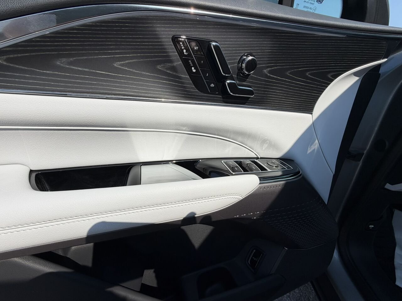 Cadillac LYRIQ LUXURY AWD FINANCEMENT À PARTIR DE 0.99% 2024 Gris Laval - photo #22