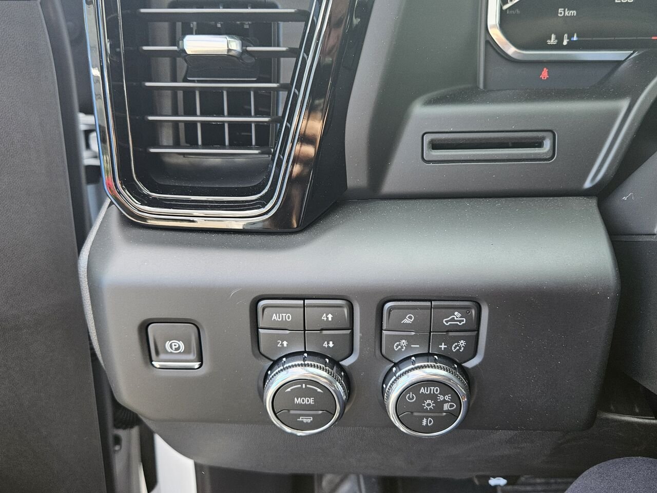 2026 GMC Sierra 1500 AT4 cabine multiplace 4RM 157 po Summit White Thetford Mines - photo #12