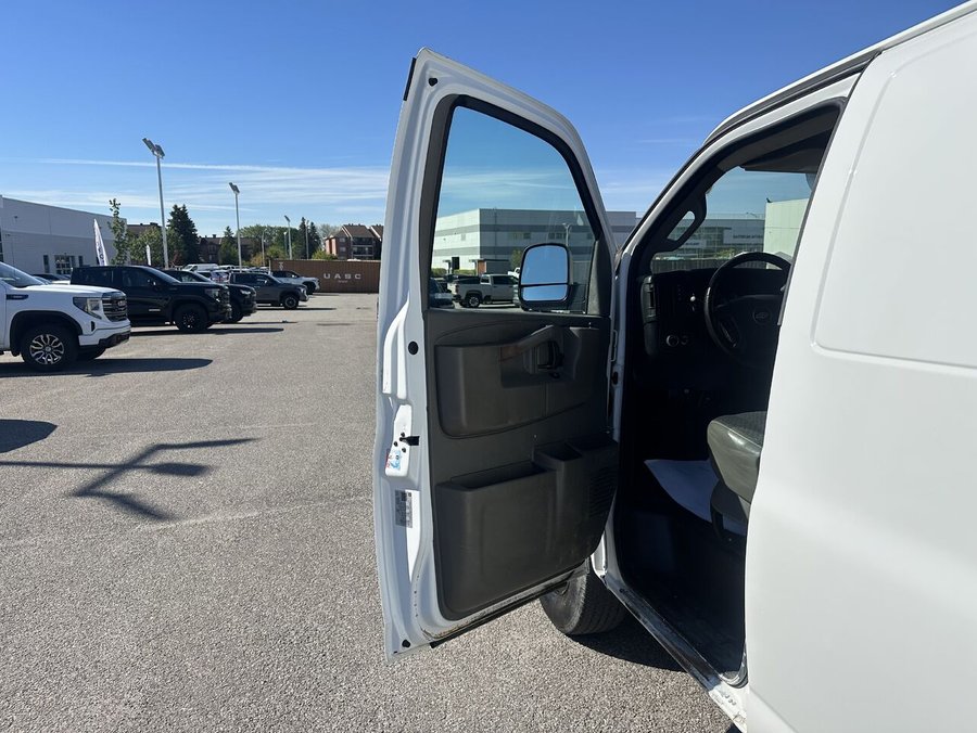 2022 CHEVROLET EXPRESS G2500 2022 White