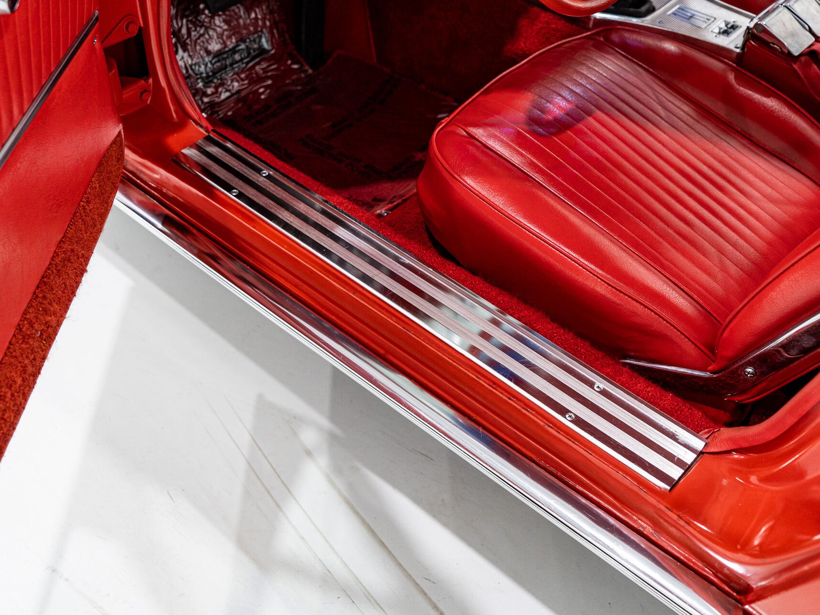 Chevrolet Corvette Split window matching# 327 Factory A/C | PRICE IN USD 1963 Rouge Montréal - photo #70